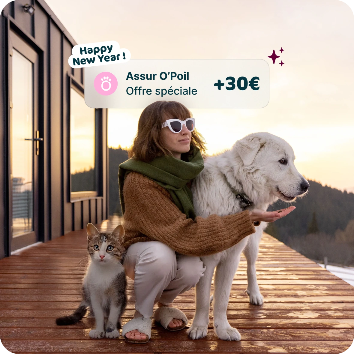 Une femme jouant avec son chien assuré chez Assur O'Poil